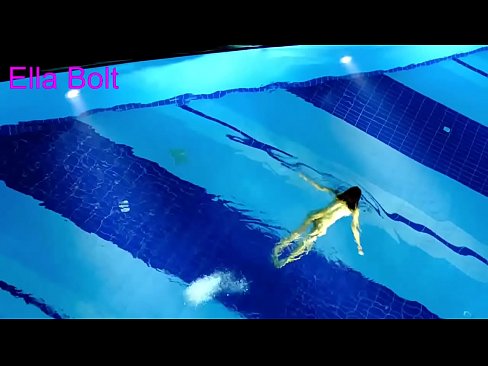 ❤️ Non posso smettere di guardare, giovane bionda catturata nuotare nuda nella piscina del resort ELLA BOLT ❌ Video di sessoal it.teatroporno.ru ❌️❤