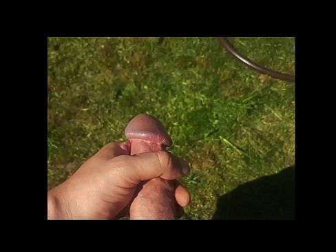 ❤️ Hot hottie si fa scopare la figa rosa e sborra con uno squirt in un giardino estivo ❌ Video di sessoal it.teatroporno.ru ❌️❤