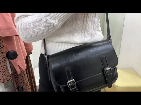 ❤️ Masturbazione pubblica della giovane cagna FeralBerry con un dildo nel camerino ❌ Video di sessoal it.teatroporno.ru ❌️❤