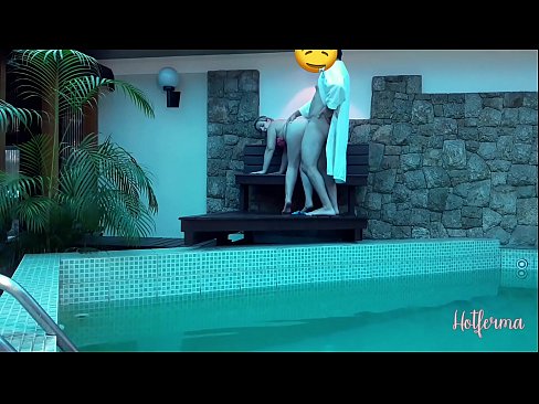 ❤️ Il capo invita la cameriera alla piscina, ma non poteva resistere a un caldo ❌ Video di sessoal it.teatroporno.ru ❌️❤