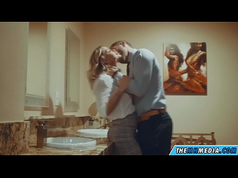 ❤️ Quando una bionda formosa ti seduce in un bagno pubblico ❌ Video di sessoal it.teatroporno.ru ❌️❤